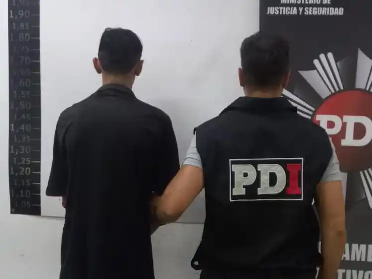 Detuvieron en la zona sur a la pareja de la mujer que había golpeado y quemado a sus hijos con cigarrillos en barrio La Flores