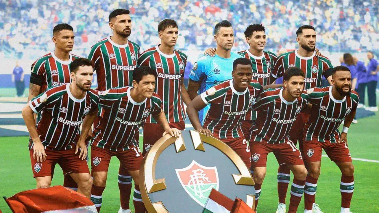Jugadores del Fluminense posan para la foto oficial antes del partido que les dio el pase a las semifinales del Mundial de Clubes de la FIFA 2025.