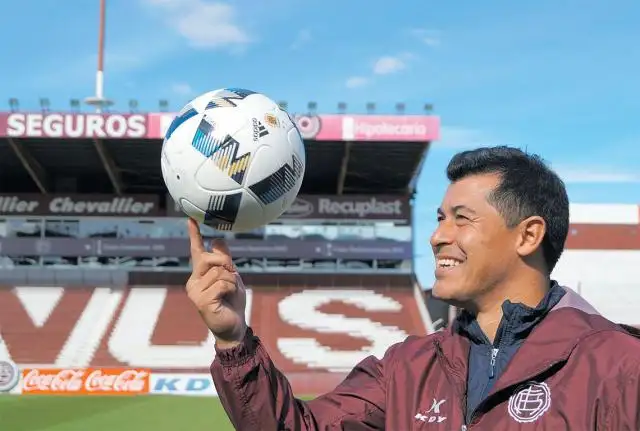 Almirón: “Ganar la Copa sería algo increíble”