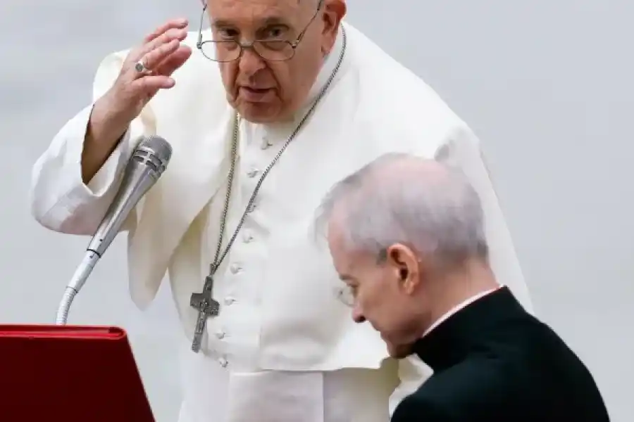 El Papa Francisco destituyó a un obispo conservador estadounidense