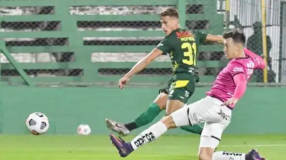 En un partido histórico por la presencia de una terna arbitral femenina, Defensa y Justicia igualó con Independiente del Valle