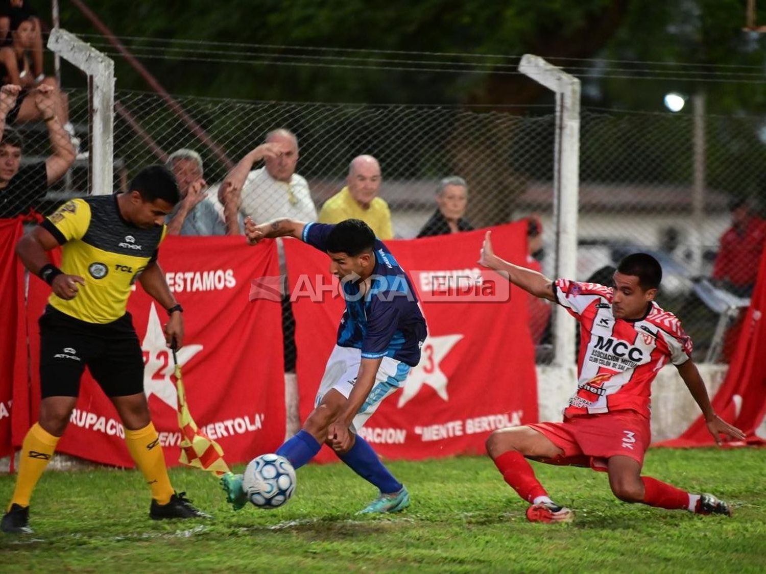 Imagen del empate 1 a 1 por el partido de ida, disputado el domingo 22 de diciembre en San Justo.