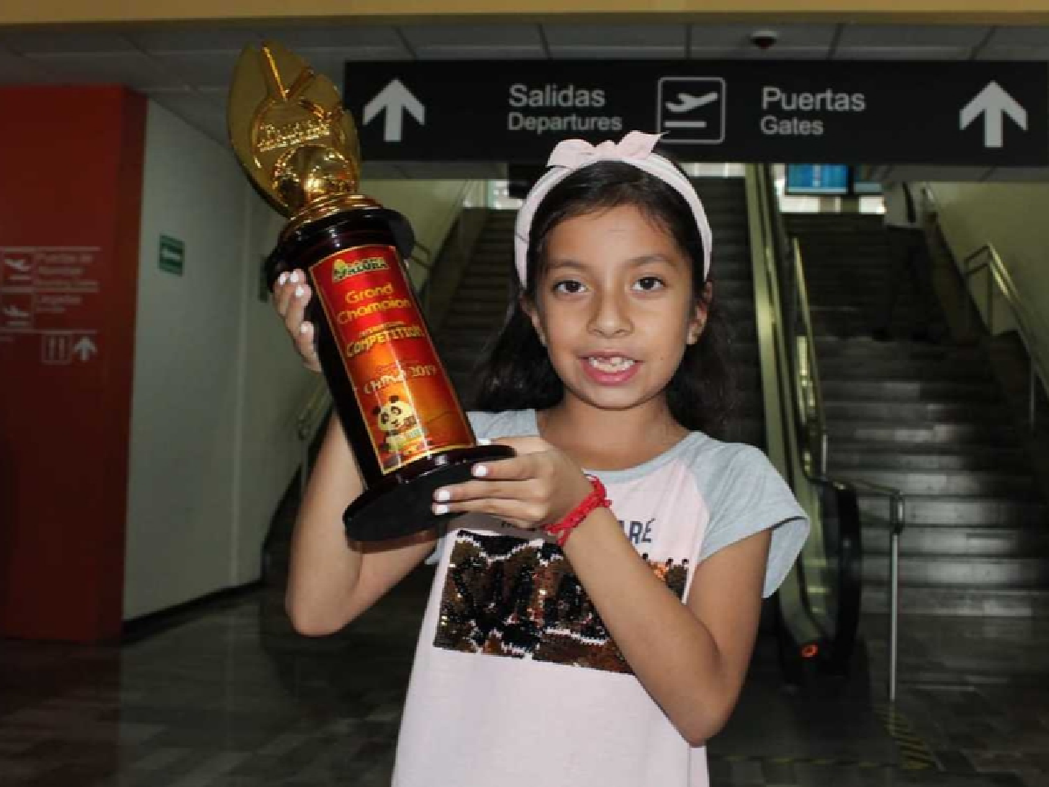 Tiene 8 años, resolvió 70 problemas matemáticos en 5 minutos y ganó un mundial en China