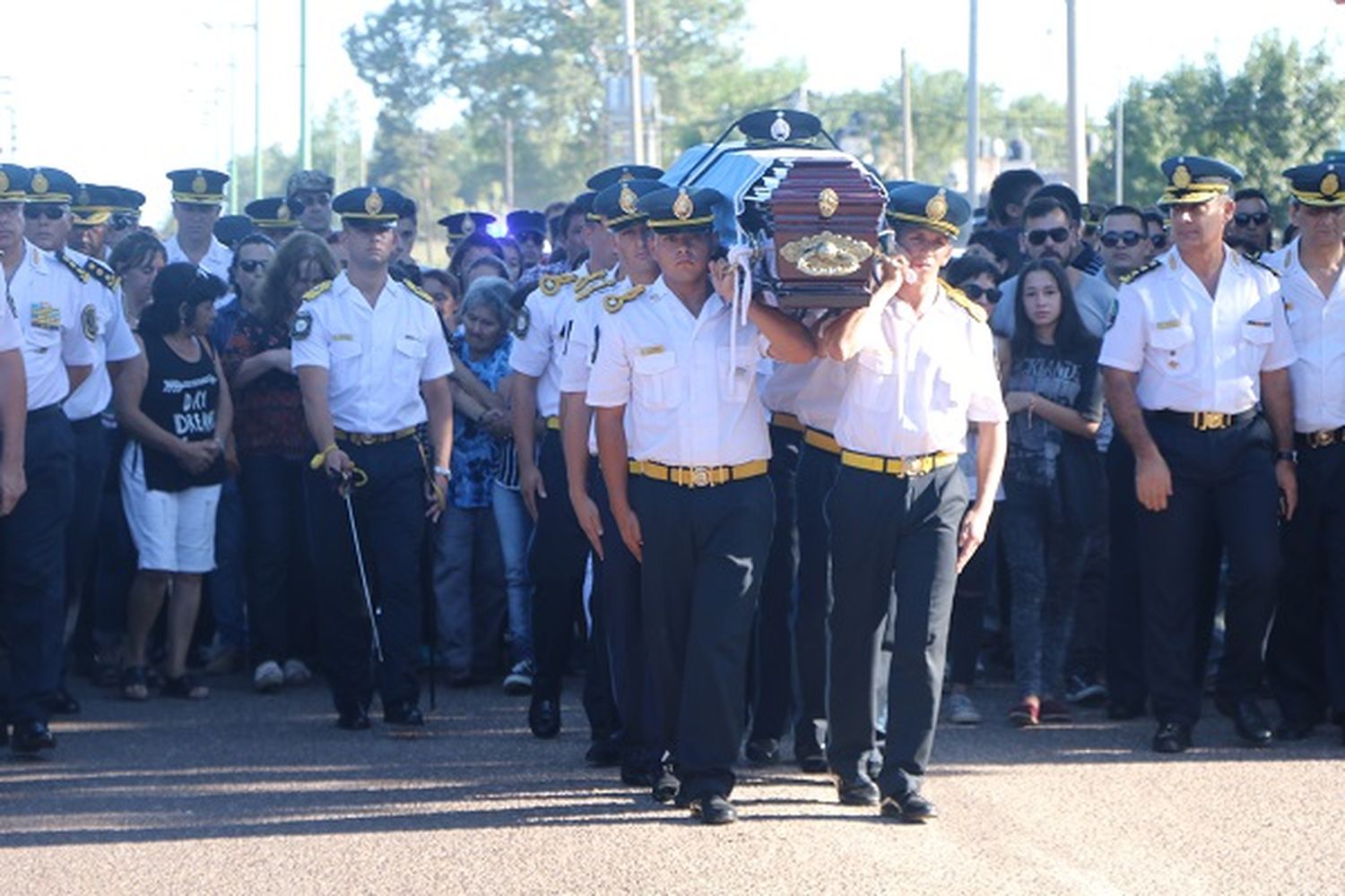 La familia Pedroza resguarda a la viuda del Sargento