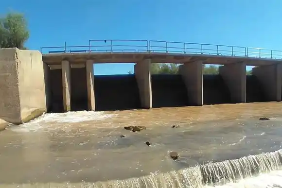 Abrieron compuertas en Santiago del Estero para mejorar el caudal del río Salado
