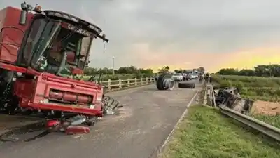 Impactante choque entre un camión y una cosechadora en la Ruta 11