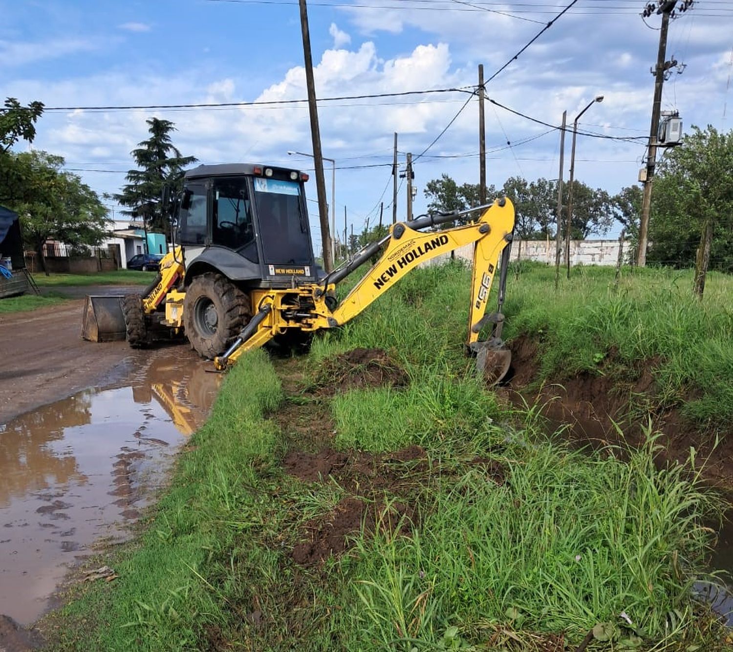 Maquinaria municipal en plena tarea.