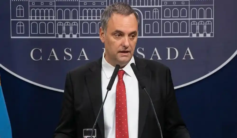 Manuel Adorni evitó dar detalles de su patrimonio y aclaró: "No tengo nada que esconder"