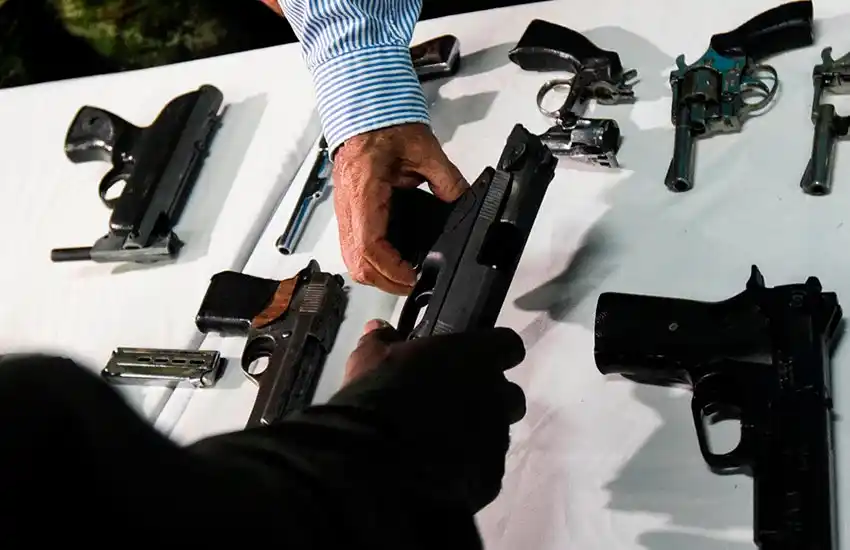 Plan de Desarme Voluntario: una mujer de Rosario entregó 14 armas de fuego