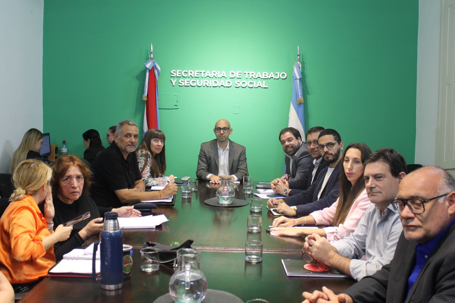 La provincia acordó un nuevo aumento salarial con trabajadores estatales