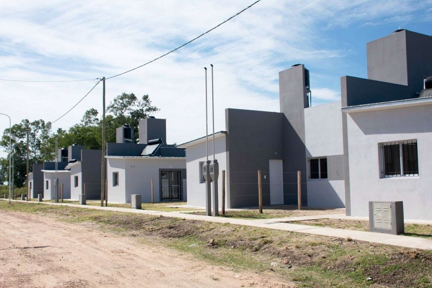 La Provincia adjudicó la obra de 77 viviendas en siete localidades
