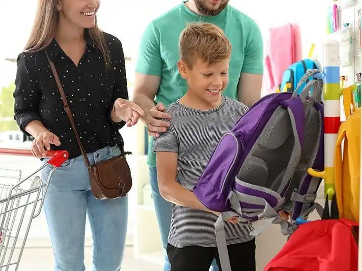 El indicador contempla tanto los bienes y servicios esenciales, como alimentación, vestimenta, transporte, educación, salud y vivienda, como el costo del cuidado, que calcula el tiempo que requiere atender a cada niño según su edad.