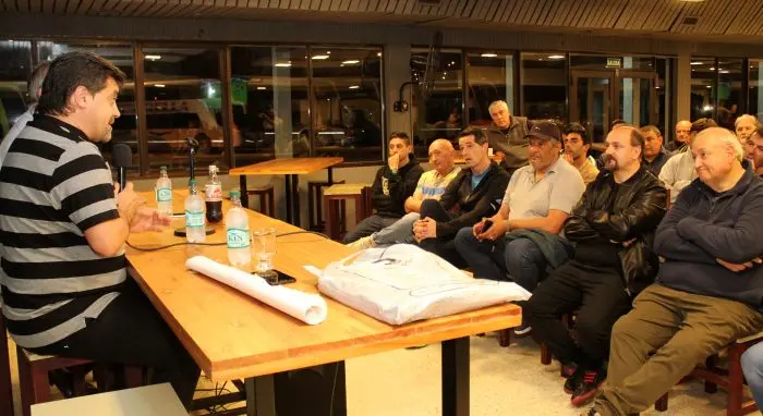 Charla de Caruso Lombardi y Labruna