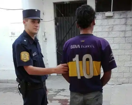 Un hincha de Boca detenido por robarle la billetera a un remisero 