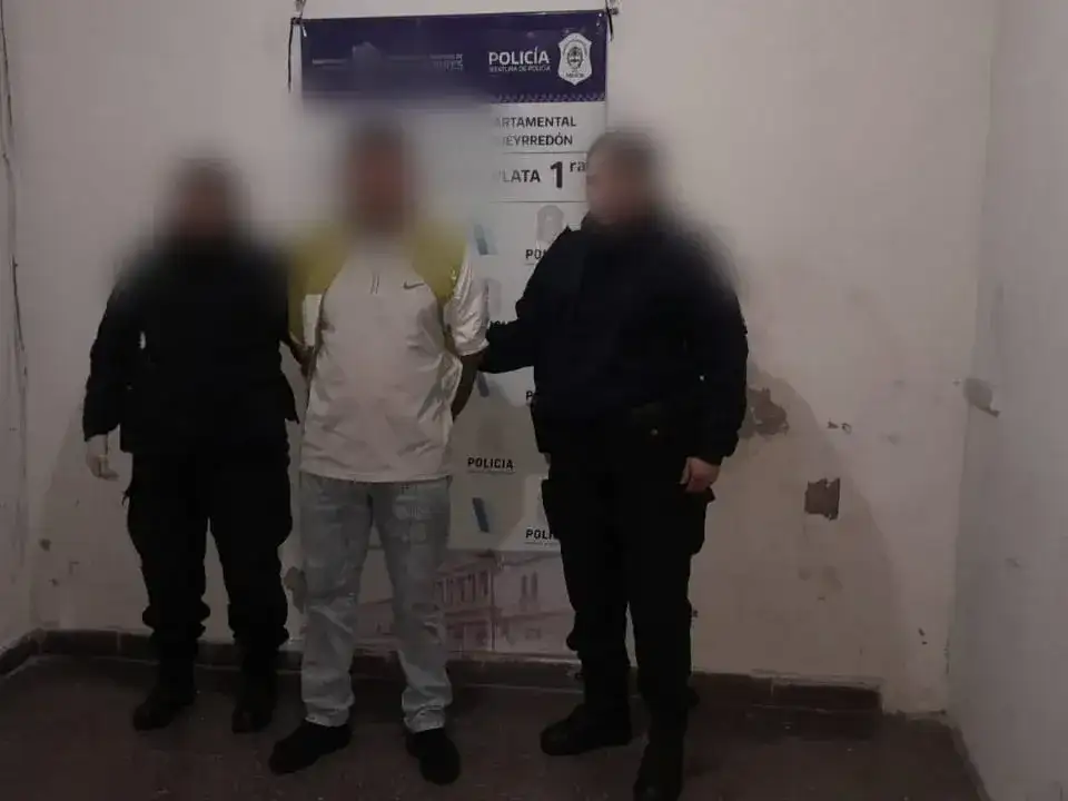Golpeó a un hombre con una baldosa y quedó detenido por tentativa de homicidio