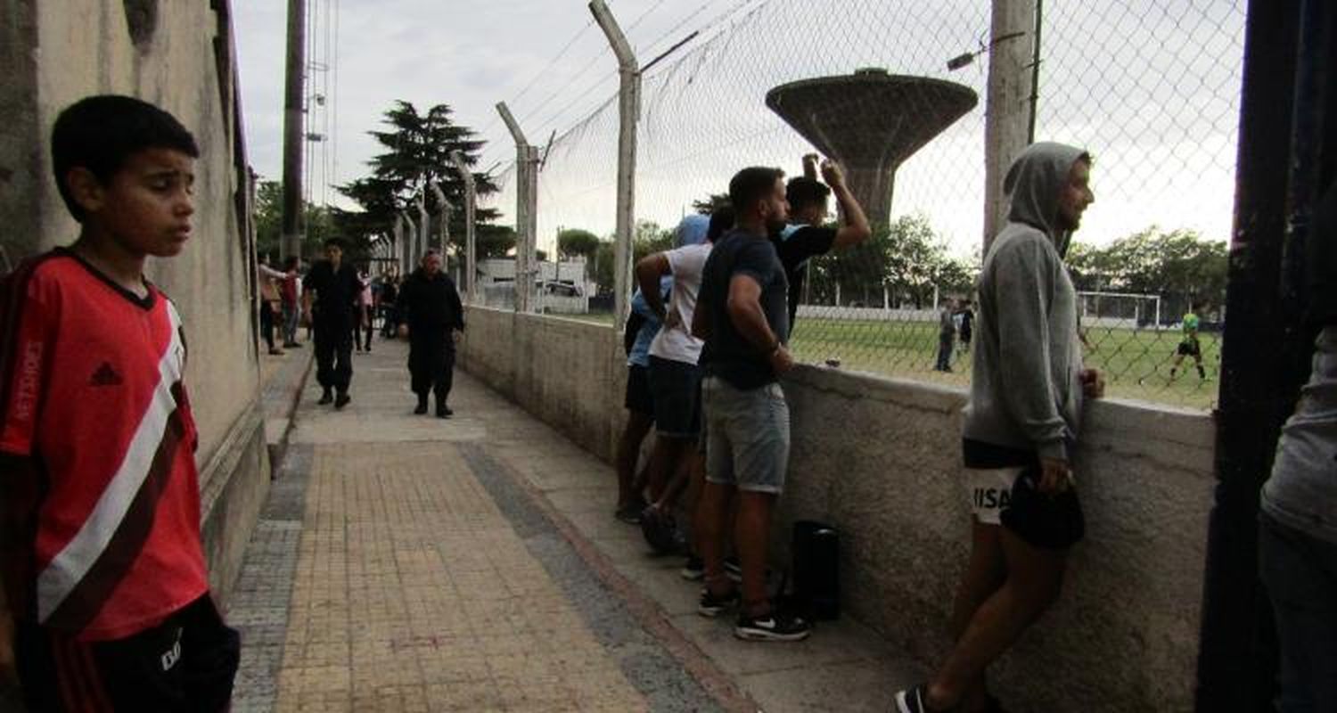 Robaron celulares a jugadores de Mitre en el estadio Municipal