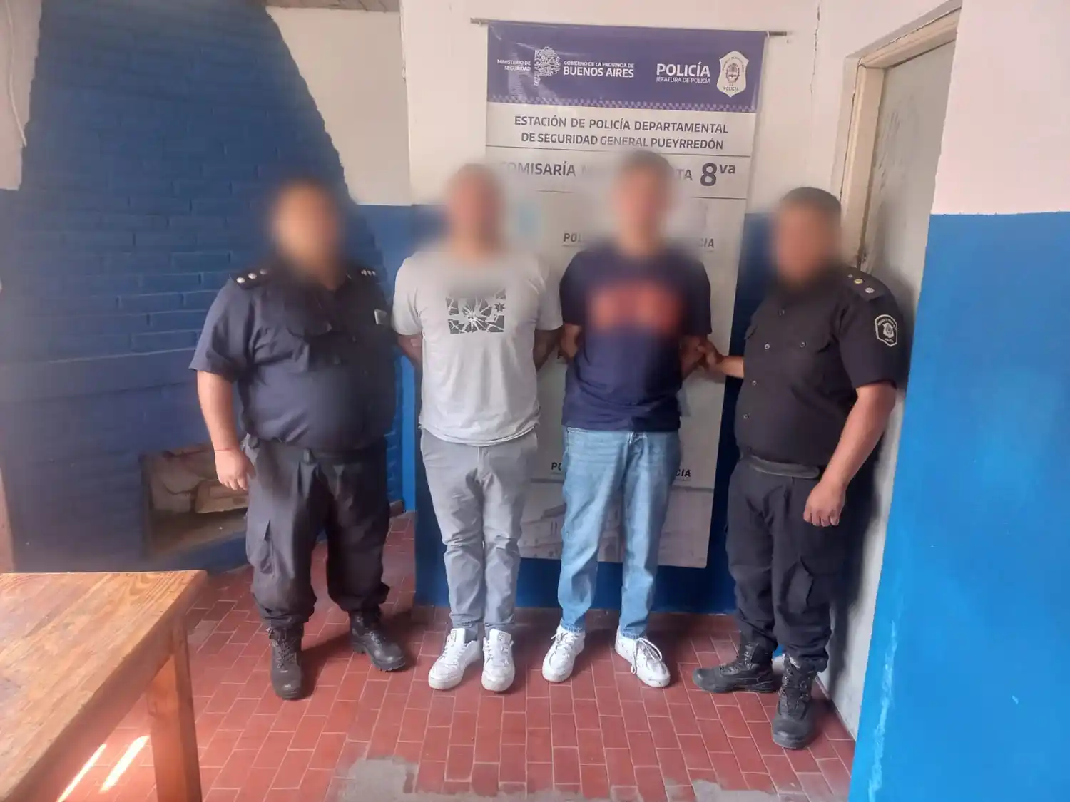 El episodio se remonta al 25 de diciembre, cuando un joven de 23 años denunció que alrededor de las 6:30 de la mañana fue abordado por cinco o seis sujetos que descendieron de una Volkswagen Amarok y le robaron su camioneta.