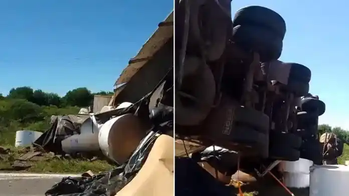 Volcó un camión en la Ruta 12 y el tránsito permanece cortado