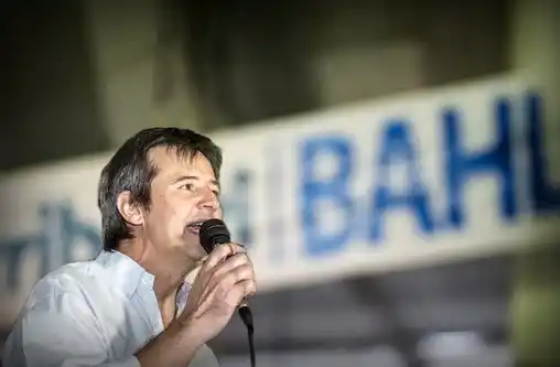 Bahl se hace visible, advierte con señales y lanza campaña propia	 