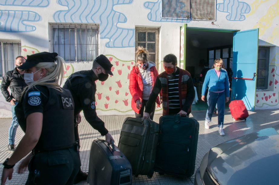 La PSA donó objetos perdidos que estaban en un depósito del aeropuerto de Ezeiza
