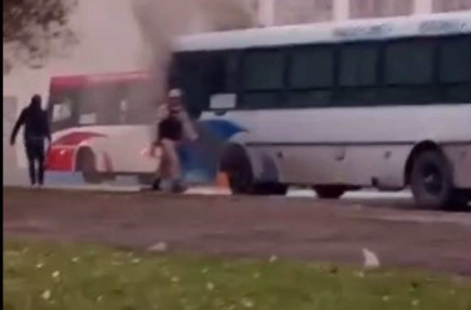 Importante incendio de un colectivo en Mar del Plata