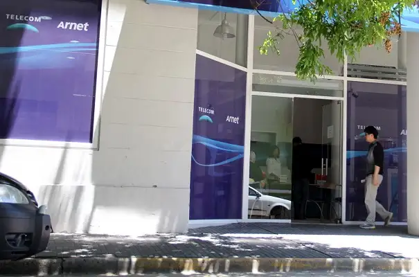 La Justicia definirá si la oficina abierta por Telecom es apta