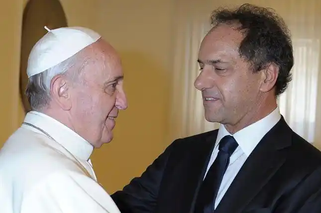 En medio de la campaña, Scioli viajará a Brasil para ver al Papa Francisco