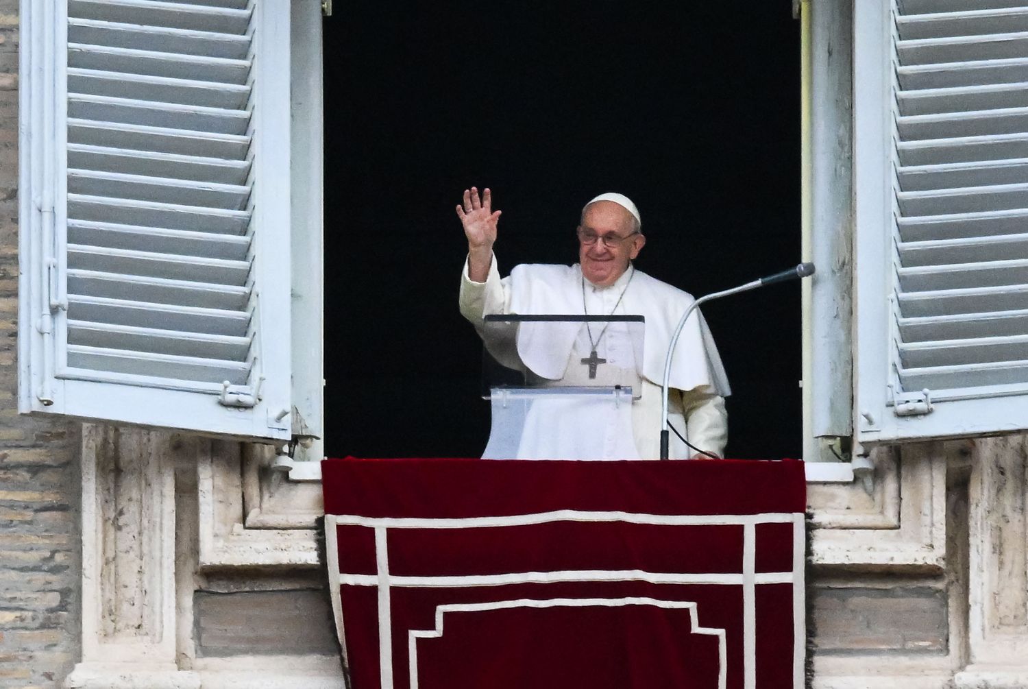 El Papa llamó a "desmasculinizar" la Iglesia y pidió más presencia femenina