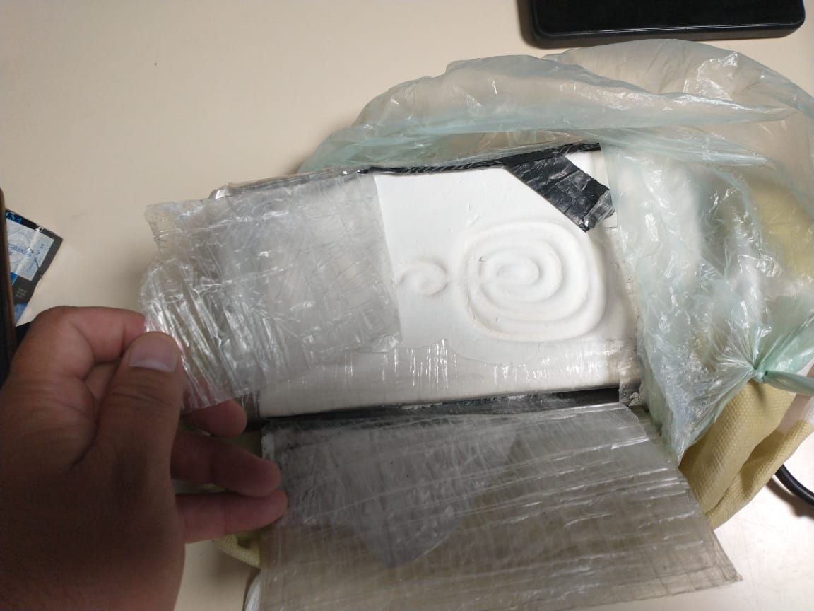 El ladrillo de cocaína de un kilogramo tenía el logo turístico de Perú.