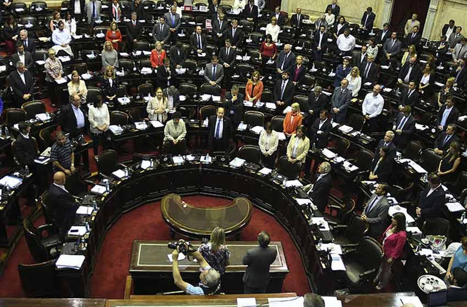 Los sueldos de los diputados aumentan con cada suba de las naftas