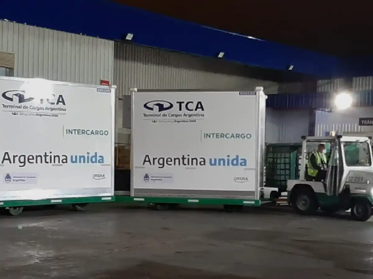 Llegan a las provincias las vacunas Covishield que arribaron de India