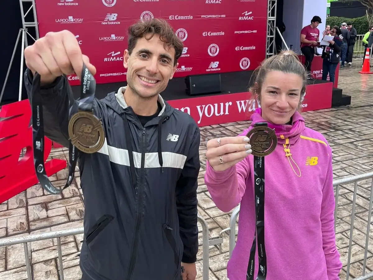 Luján Urrutia junto a Hernán Barbe, el otro representante argentino en la competencia.