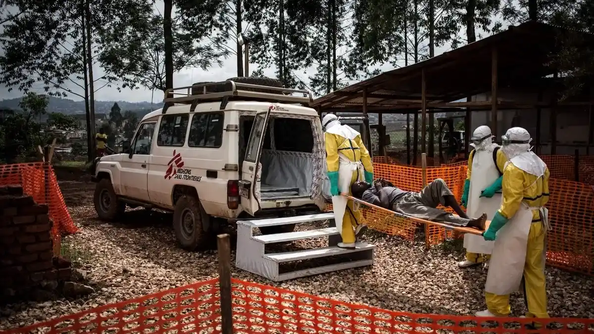 La Organización Mundial de la Salud declaró una emergencia de salud pública internacional ante el brote de una rara cepa de ébola que afecta a la República Democrática del Congo y a Uganda. Foto Afp