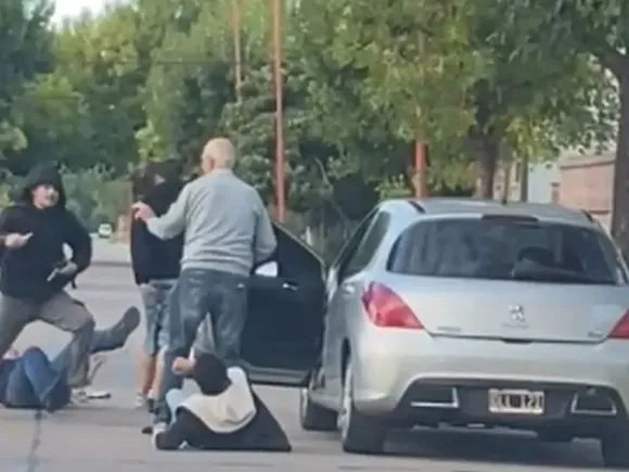 Terror en la región: robaron un auto, huyeron y volcaron en plena persecución