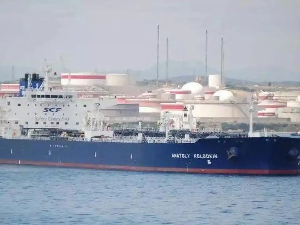 En plena crisis, EE.UU. cede y Rusia envía petróleo a Cuba