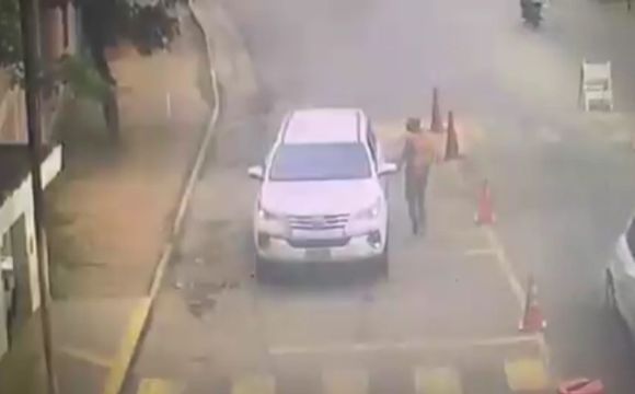 EN VIDEO: revelan el momento en el que llega el carro bomba a la Brigada 30 de ejército nacional de Colombia