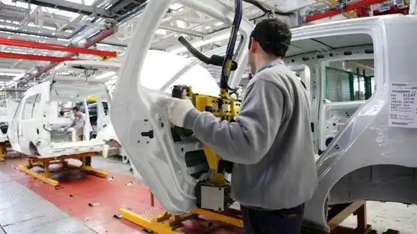 La industria y la construcción intensificaron la recesión en septiembre
