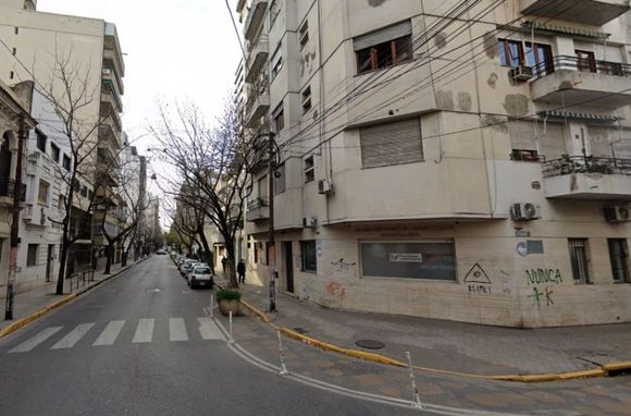 Cuatro personas fueron demoradas por manipular un arma en pleno microcentro