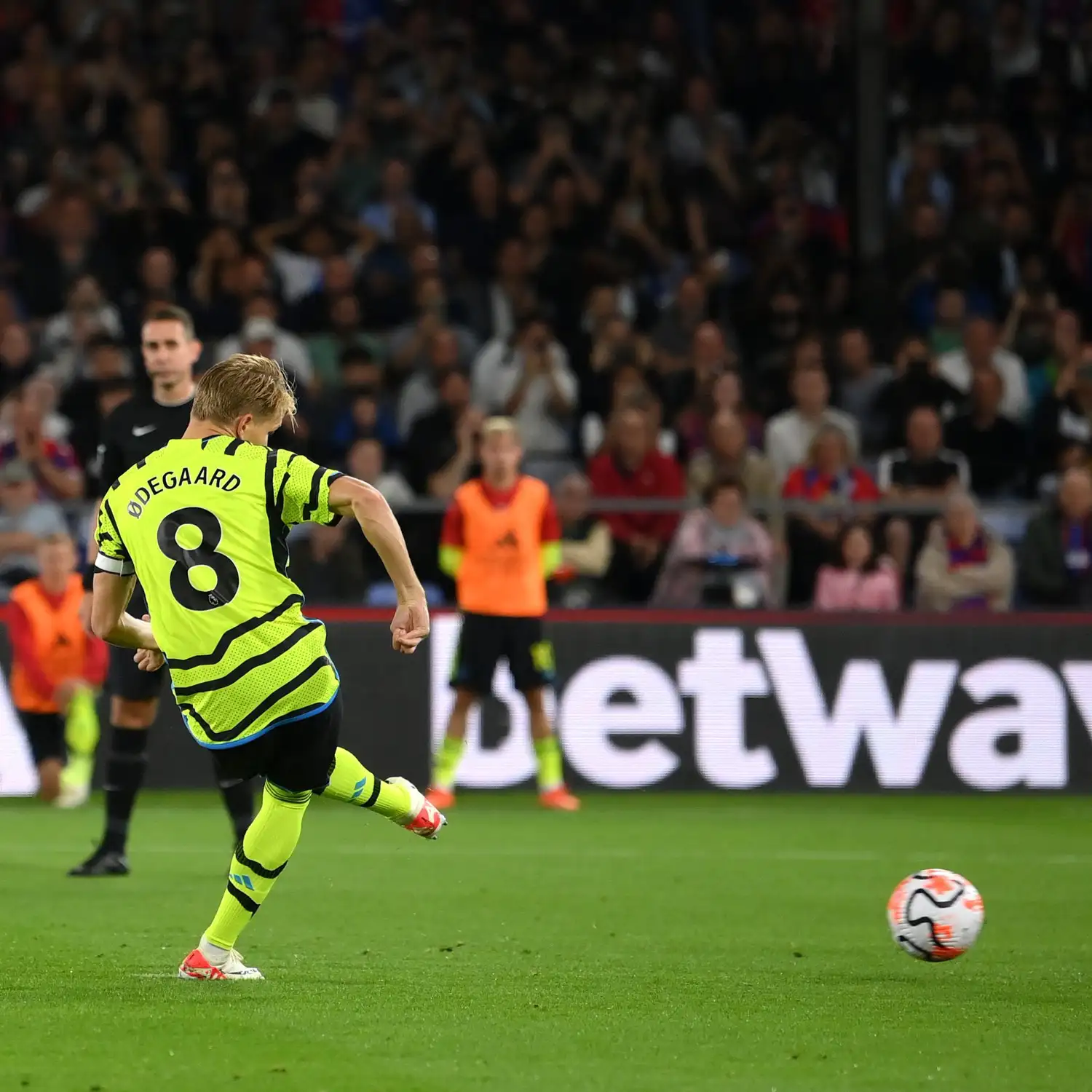 Odegaard anotó de penal.