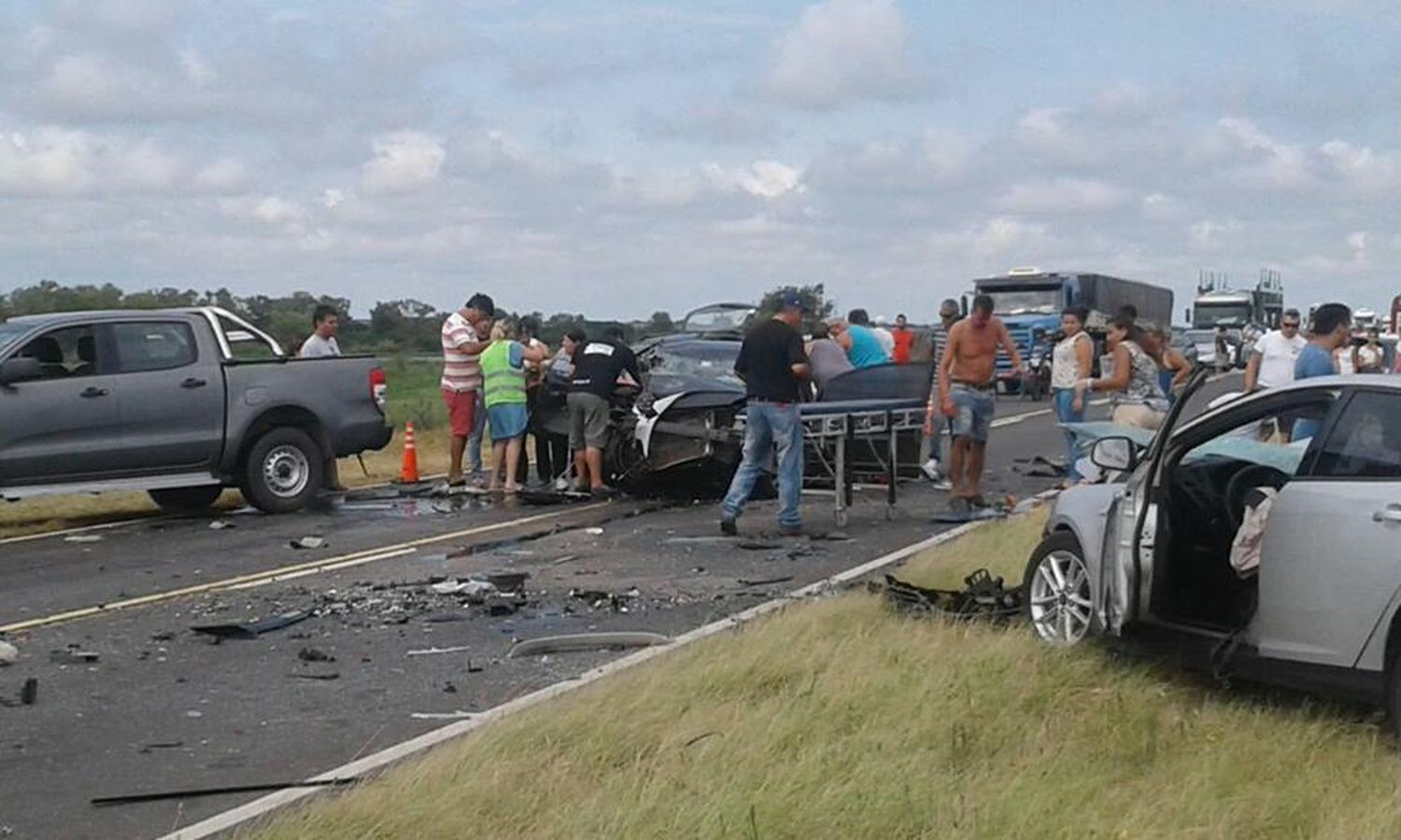 El automóvil en el que viajaban desde Libertador San Martín fue partícipe de un choque sobre el enlace Victoria-Rosario