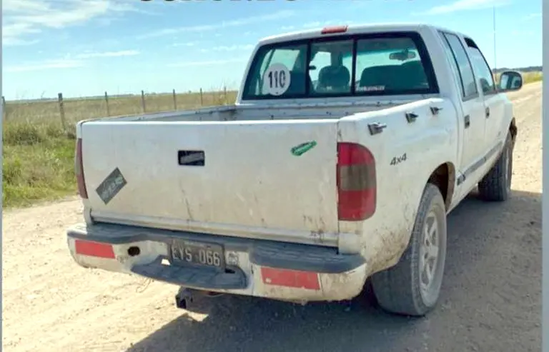 Buscan. La camioneta Chevrolet S-10, sustraída en la madrugada de ayer