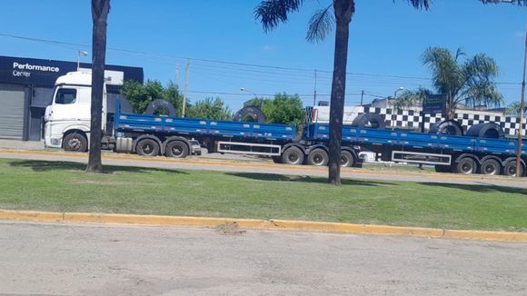 Bitrenes: los camiones de gran porte que sorprenden al circular por la ciudad
