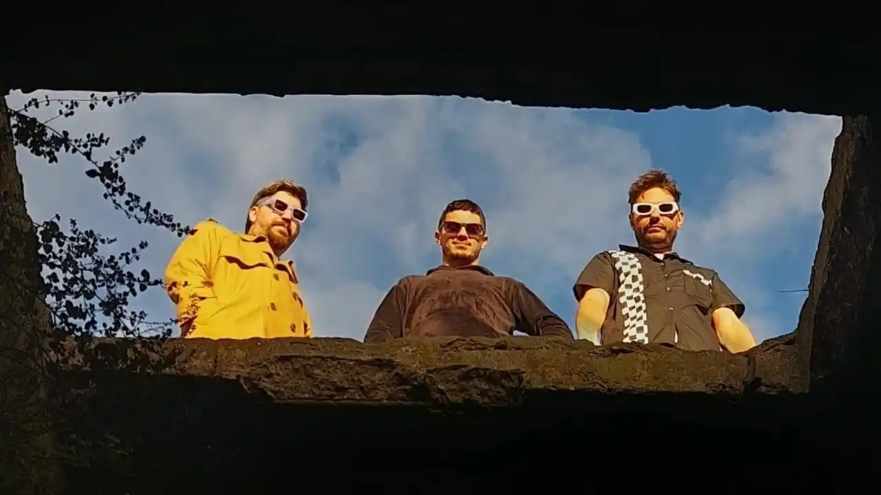 Gastón Baños, Juan Domanski y Ariel Constantino en la producción visual del video