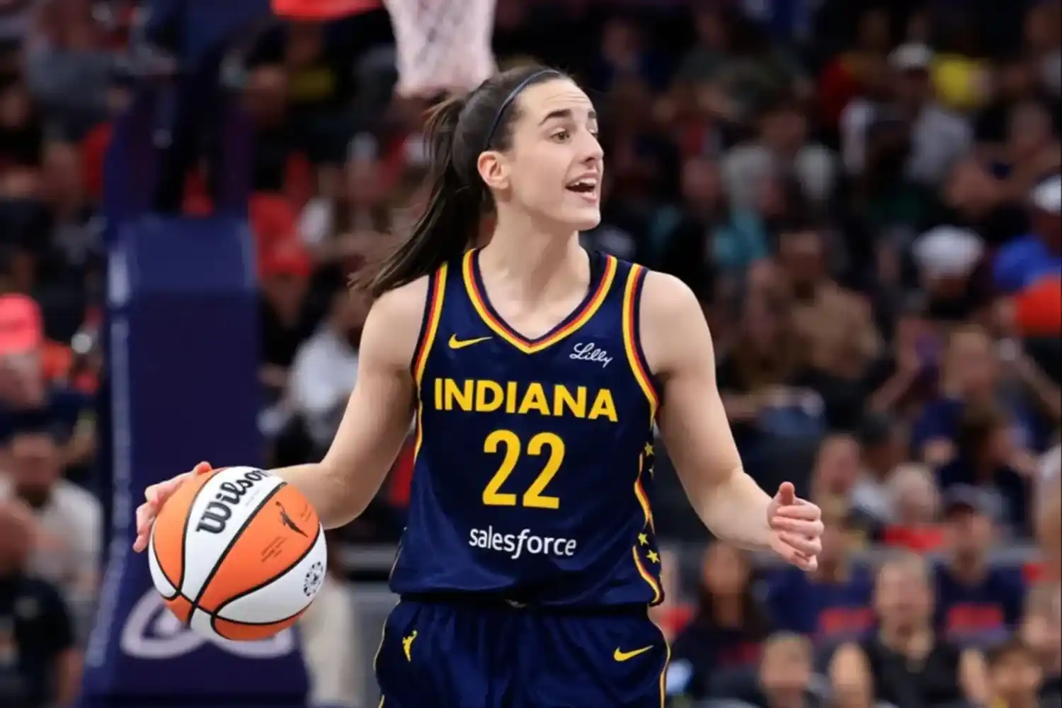 El estilo de Caitlin Clark en la WNBA: ¡Deslumbrante y trendy!