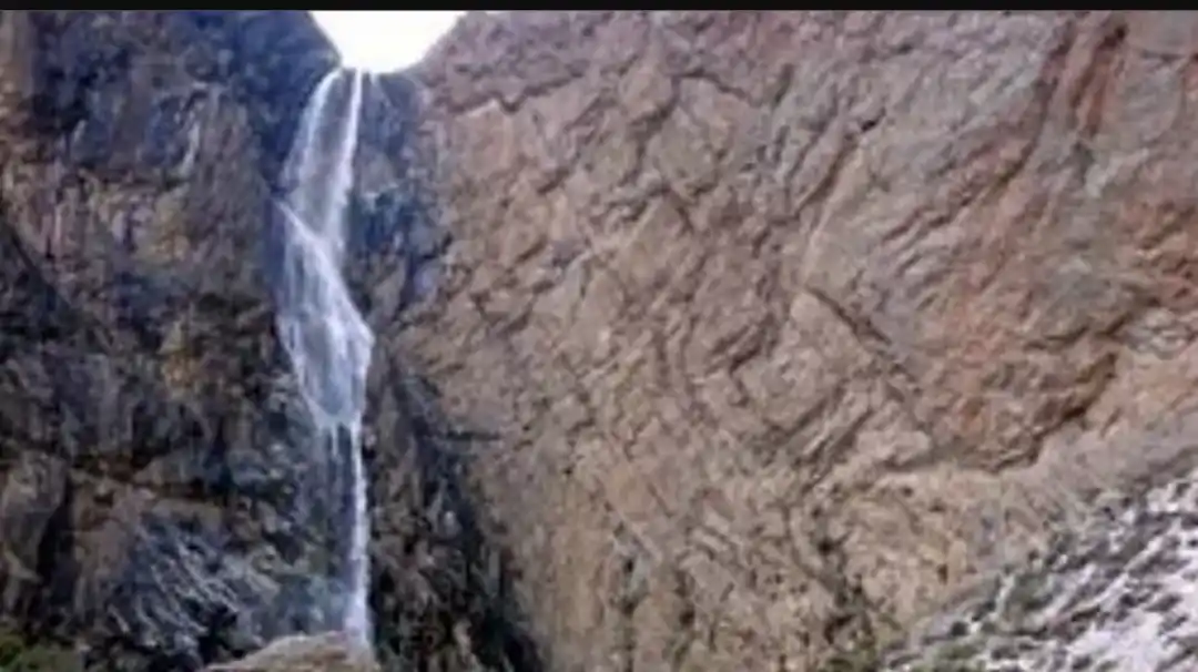 Trágico accidente en Chubut: una docente de 29 años murió al caer desde un barranco de 50 metros de altura