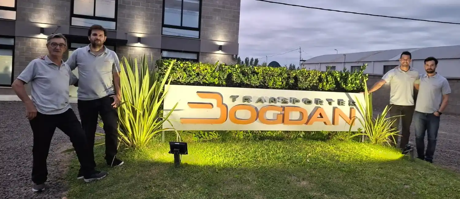 Osvaldo junto a su hijo Ignacio y sus sobrinos, hijos de Federico-