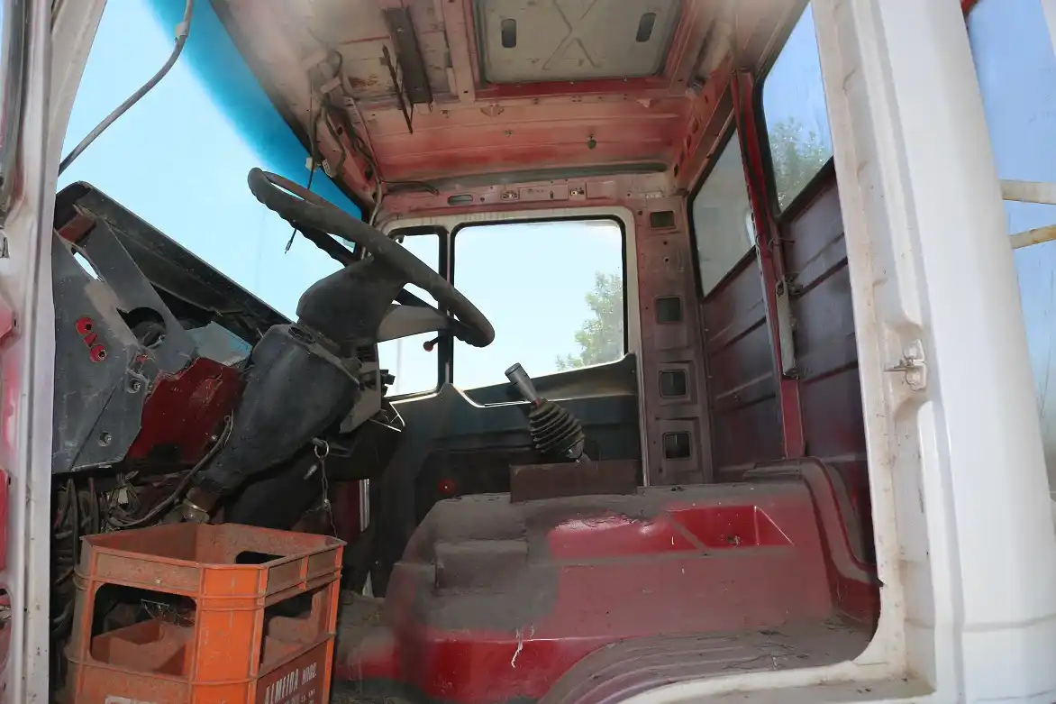 Desmantelaron un camión que se encontraba  en el predio de La Posta