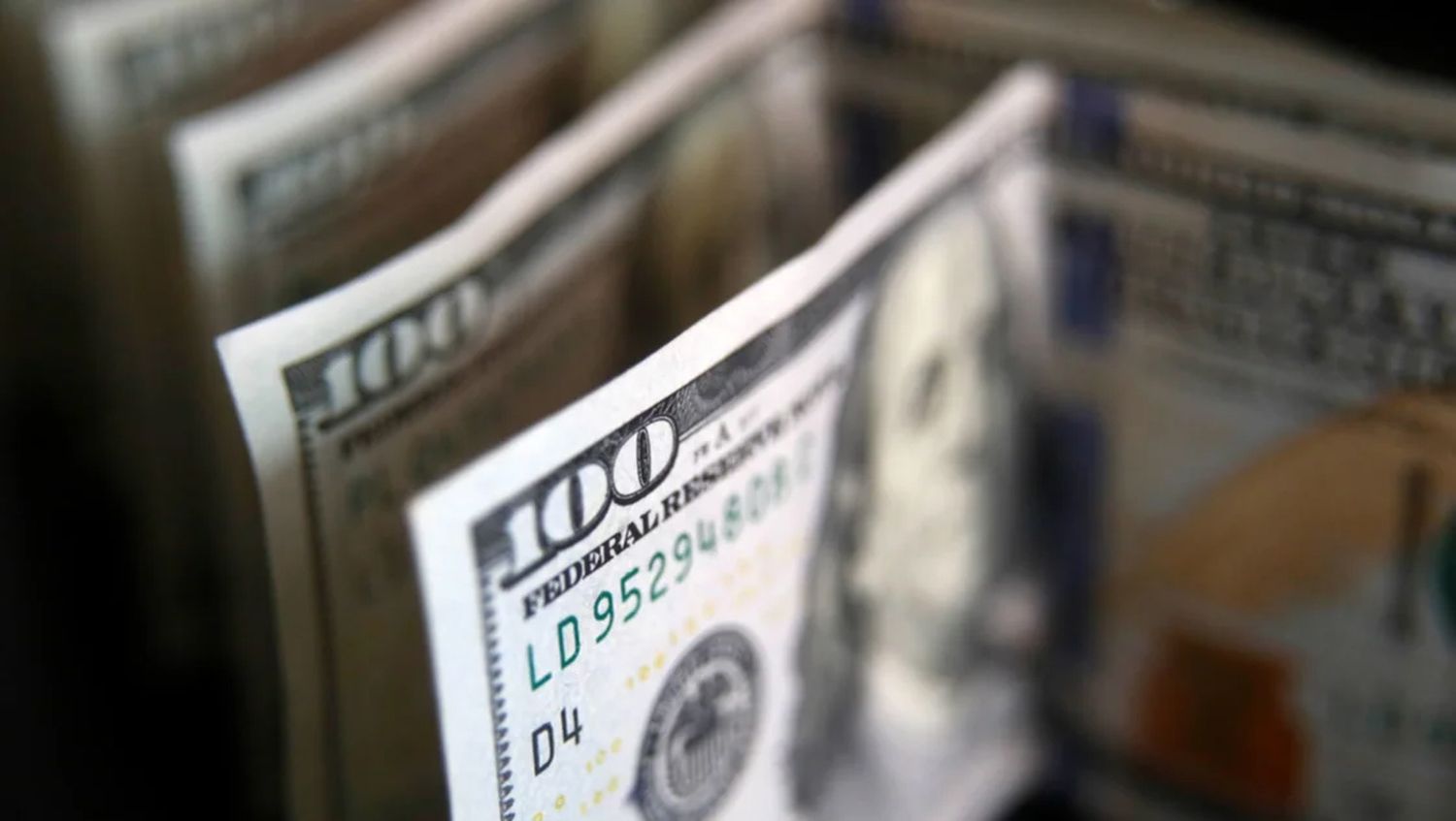 El dólar blue saltó $ 170 en solo 7 jornadas: cuáles son las causas y qué anticipa el mercado