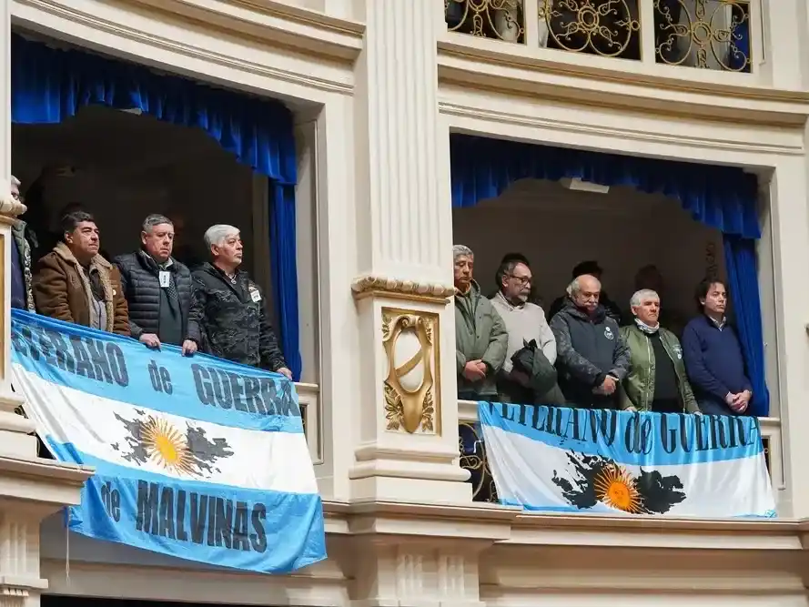 Un grupo de veteranos de Malvinas en la Legislatura.