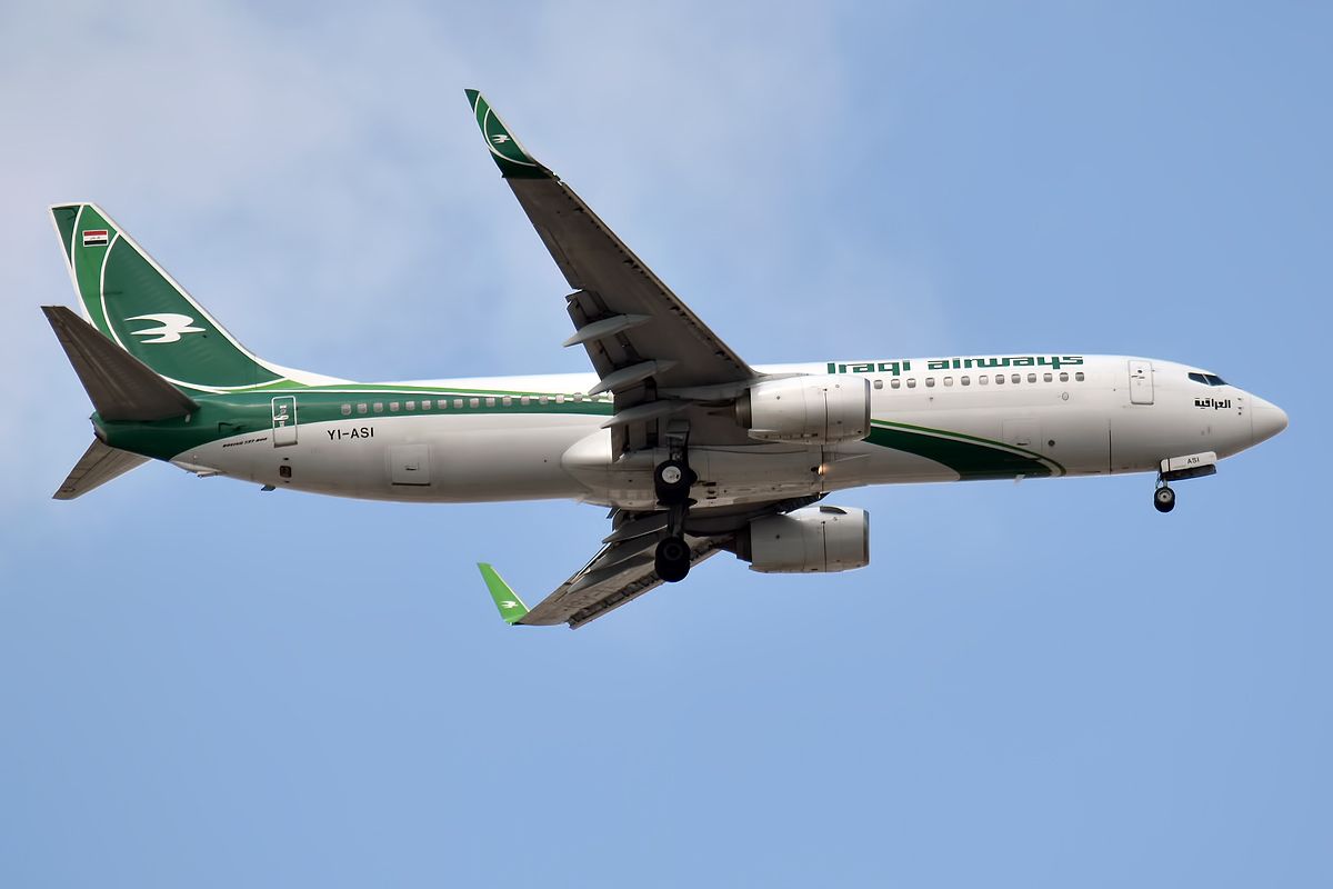 Boeing 737-800 iraquí aterriza por error en pista clausurada